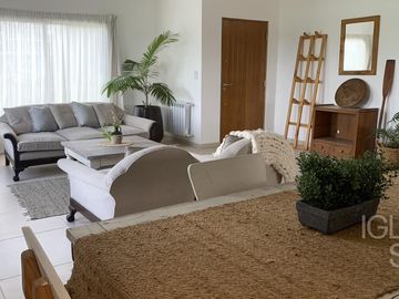 Casa en alquiler a la laguna, amoblada en Cantón Norte, Escobar