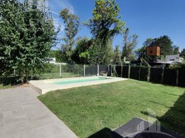 Casa 3 ambientes con pileta amoblada en alquiler - El Carmencito