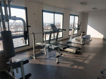 Departamento dos ambientes en alquiler con cochera y amenities en Villa Urquiza!