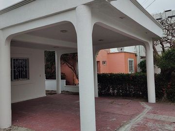 CASA EN VENTA EN RESIDENCIAL DEL LAGO, CIUDAD DEL CARMEN, CAMPECHE
