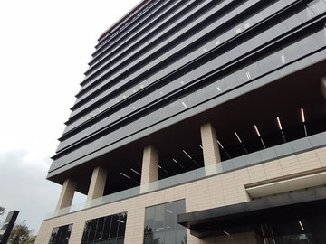 Local comercial de 393 m² en renta – One Marina Park | Av. Marina Nacional