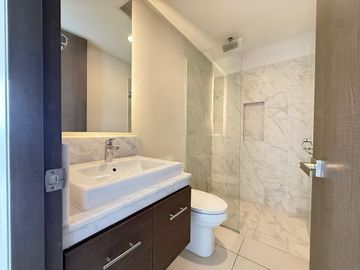 Departamento en renta en Lomas Altas | 2 recámaras + bodega + 2 estacionamientos