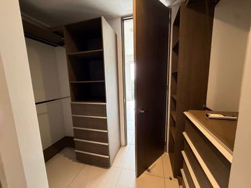 Departamento en renta en Lomas Altas | 2 recámaras + bodega + 2 estacionamientos