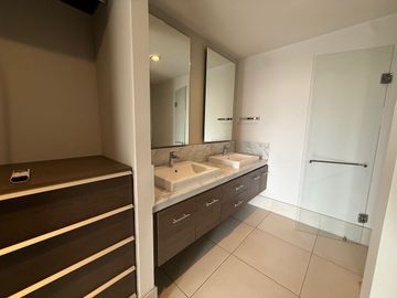 Departamento en renta en Lomas Altas | 2 recámaras + bodega + 2 estacionamientos