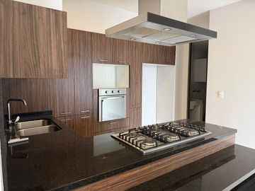 Departamento en renta en Lomas Altas | 2 recámaras + bodega + 2 estacionamientos