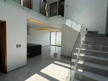 VENTA DE CASA EN VALLE IMPERIAL EN EL COTO MAPLES 2