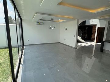 VENTA DE CASA EN VALLE IMPERIAL EN EL COTO MAPLES 2