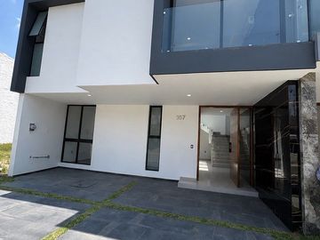 VENTA DE CASA EN VALLE IMPERIAL EN EL COTO MAPLES 2