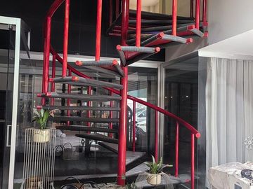Renta oficina/local comercial Ladrón de Guevara DENTRO DE GYM