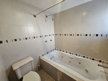 Balcones del Valle: Departamento en venta