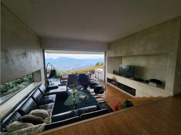 Hermosa Casa con vista al Valle del aburrá