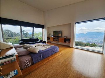 Hermosa Casa con vista al Valle del aburrá