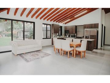 Magnífica casa en Llanogrande a 200 m del club Campestre