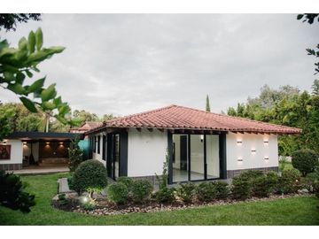 Magnífica casa en Llanogrande a 200 m del club Campestre