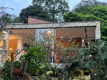 Casa en Venta en Envigado, sector La Pradera