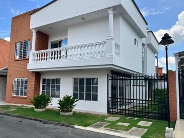 Vendo casa en condominio en ciudad jardín