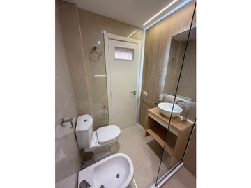 3 AMBIENTES A LA CALLE CON BALCON SALIENTE - BOLIVAR 2240