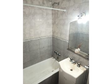 ALQUILER X 24 MESES AMBIENTE Y MEDIO PLAZA MITRE.