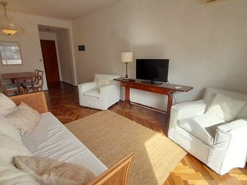 Depto 3 Amb C/ Balcón Corrido, Vista Abierta, Baño + Toilette | Amoblado, en Recoleta
