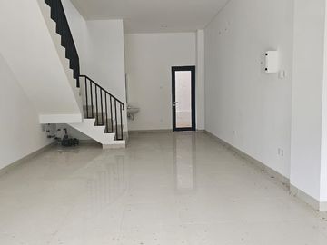 Disewakan Ruko 3 Lantai Rapi Siap Pakai di BSD