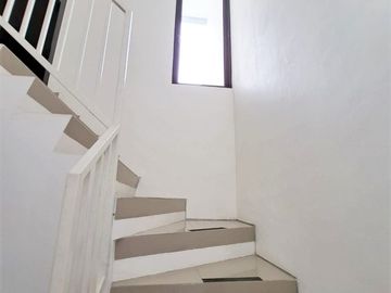 Dijual Rumah Semi Furnished di Cluster The Oasis Bintaro, Tangerang Selatan