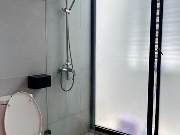 DIJUAL Rumah 2 Lantai di Favoury House (dekat taman tekno BSD)