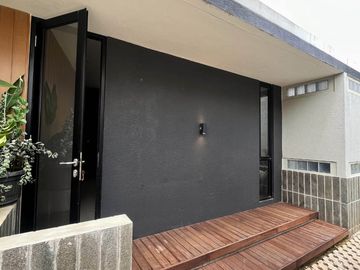 DIJUAL Rumah 2 Lantai di Favoury House (dekat taman tekno BSD)