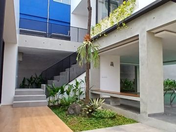 DIJUAL Rumah 2 Lantai di Favoury House (dekat taman tekno BSD)