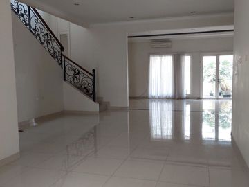 Disewakan Rumah Semi Furnished di Cluster Aristoteles Gading Serpong, Tangerang