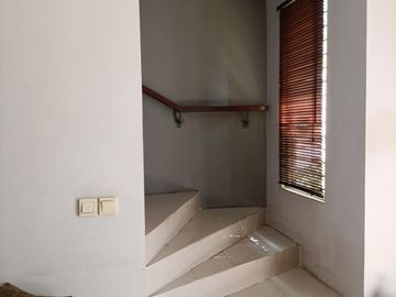 DIJUAL Rumah 2 lantai di Premier Park 1 Moderenland Tangerang