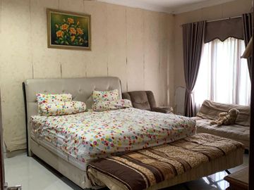 Dijual Rumah Posisi Hoek di Palem Semi Karawaci, Tangerang