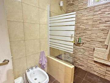 VENTA CASA QUINTA CON PILETA 4 AMB, GRAND BOURG
