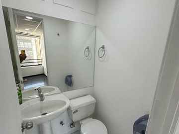 MODERNA OFICINA ARRIENDO METRO PEDRO DE VALDIVIA PROVIDENCIA