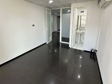 MODERNA OFICINA ARRIENDO METRO PEDRO DE VALDIVIA PROVIDENCIA