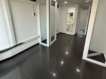 MODERNA OFICINA ARRIENDO METRO PEDRO DE VALDIVIA PROVIDENCIA