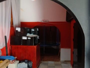 VENTA SALON CON DEPARTAMENTO EN GONZALEZ CATAN