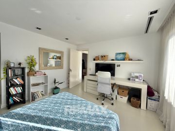 Venta Casa Ayres de Pilar 5 dorm- 1500m2 parque