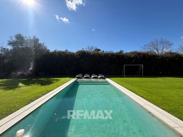 Venta Casa Ayres de Pilar 5 dorm- 1500m2 parque