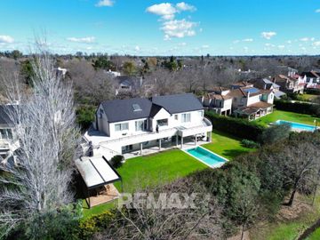Venta Casa Ayres de Pilar 5 dorm- 1500m2 parque