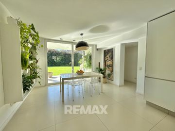 Venta Casa Ayres de Pilar 5 dorm- 1500m2 parque
