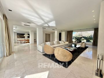 Venta Casa Ayres de Pilar 5 dorm- 1500m2 parque