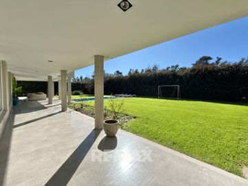 Venta Casa Ayres de Pilar 5 dorm- 1500m2 parque