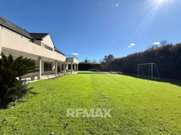 Venta Casa Ayres de Pilar 5 dorm- 1500m2 parque