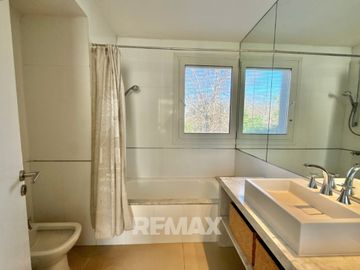 Venta Casa Ayres de Pilar 5 dorm- 1500m2 parque