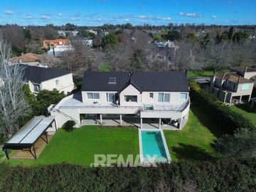 Venta Casa Ayres de Pilar 5 dorm- 1500m2 parque