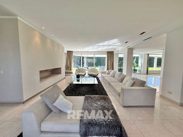 Venta Casa Ayres de Pilar 5 dorm- 1500m2 parque