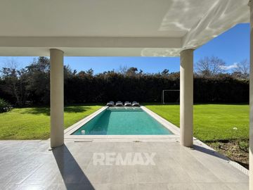 Venta Casa Ayres de Pilar 5 dorm- 1500m2 parque