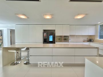 Venta Casa Ayres de Pilar 5 dorm- 1500m2 parque