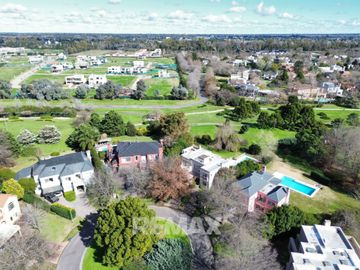 Venta Casa Ayres de Pilar 5 dorm- 1500m2 parque