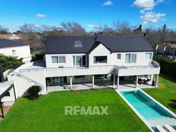 Venta Casa Ayres de Pilar 5 dorm- 1500m2 parque